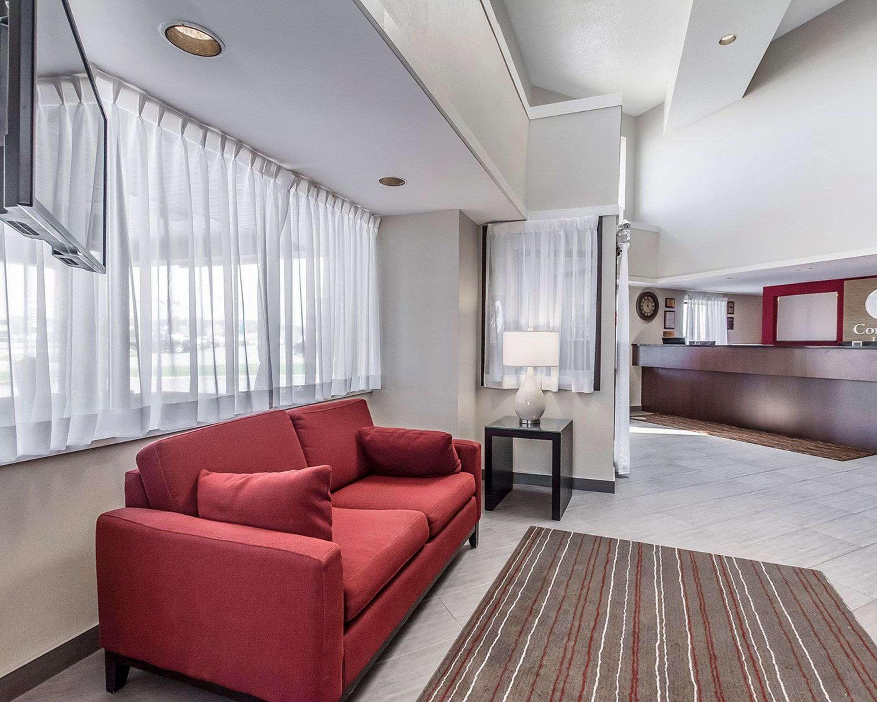 Comfort Inn Ривьер-дю-Лу Экстерьер фото